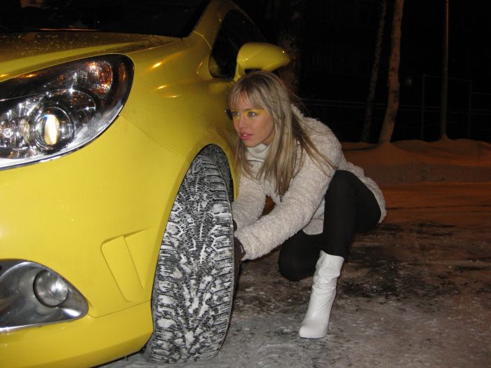 Russian Girls and Cars (50 pics)