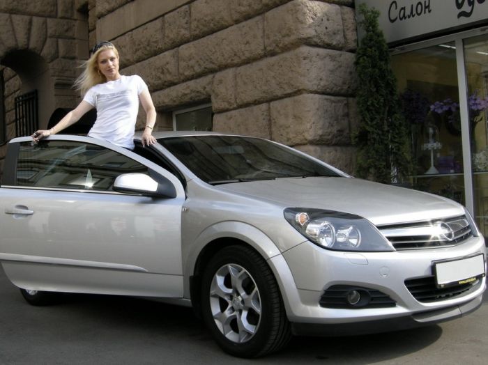Russian Girls and Cars (50 pics)