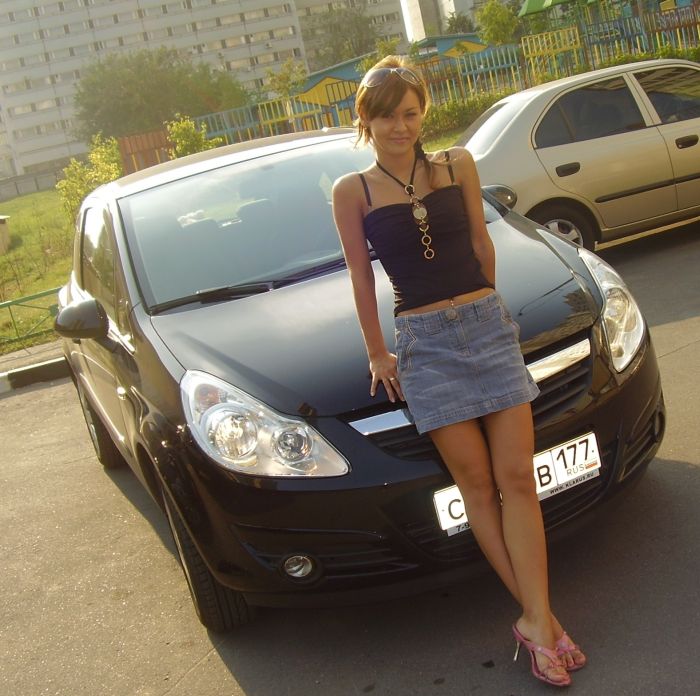 Russian Girls and Cars (50 pics)