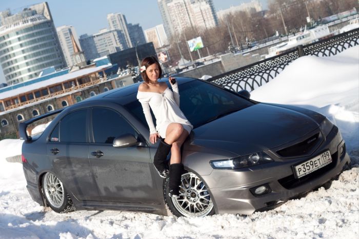 Russian Girls and Cars (50 pics)