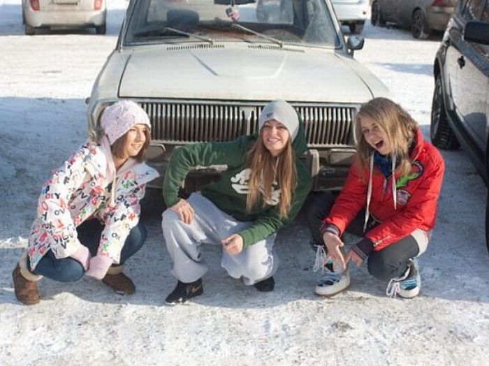 Russian Girls and Cars (50 pics)