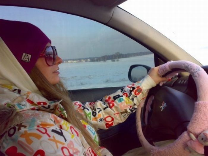 Russian Girls and Cars (50 pics)