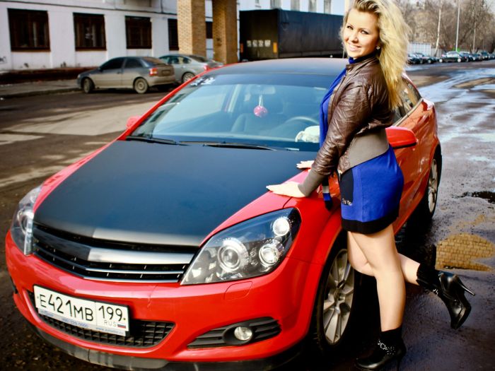 Russian Girls and Cars (50 pics)