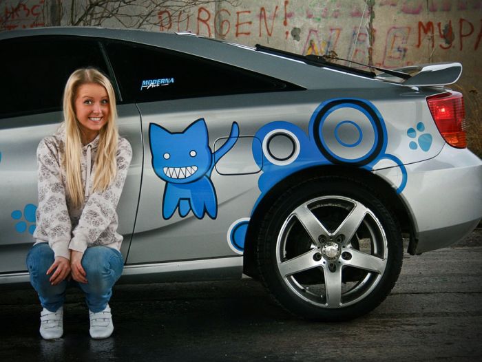Russian Girls and Cars (50 pics)
