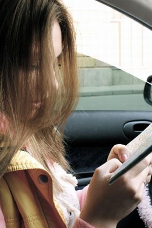 Russian Girls and Cars (50 pics)