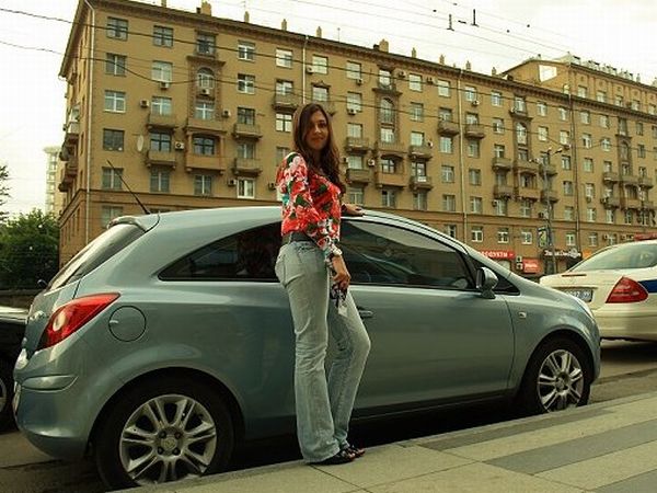 Russian Girls and Cars (50 pics)