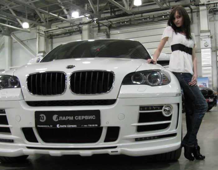 Russian Girls and Cars (50 pics)