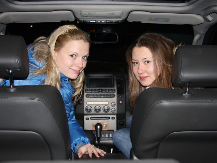 Russian Girls and Cars (50 pics)