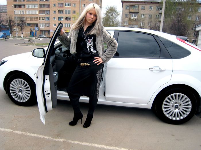 Russian Girls and Cars (50 pics)