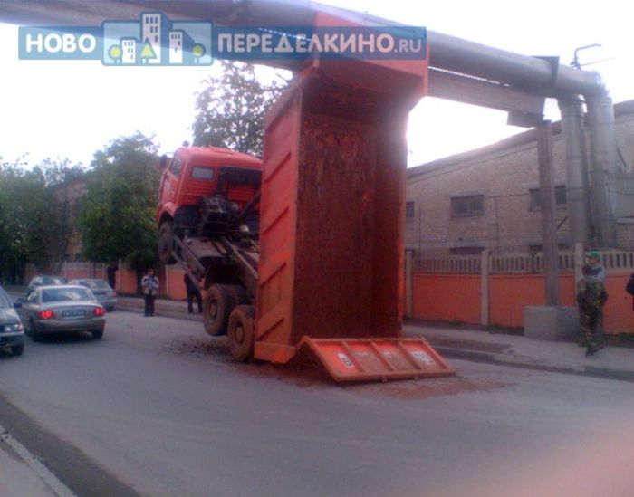 How to Destroy a Truck in the Most Stupid Way (6 pics)