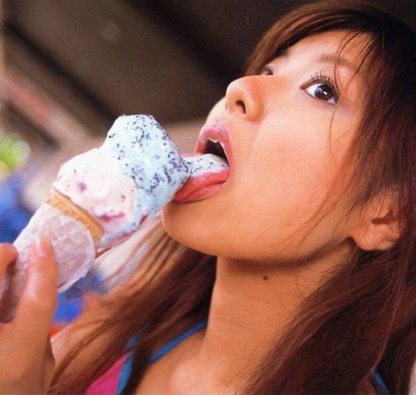 Cute Girls with Ice Cream (19 pics)