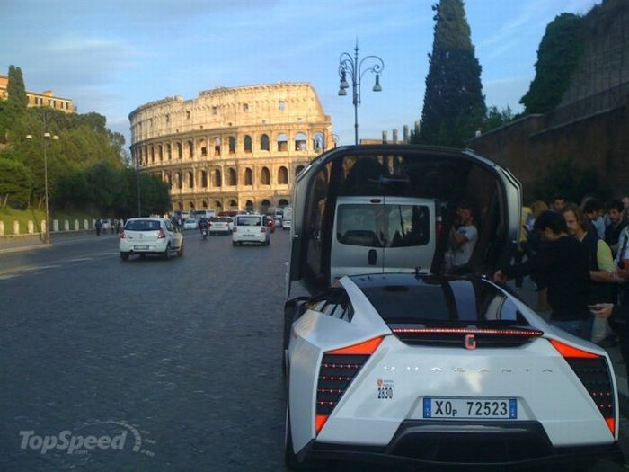 Supercar Taxi in Rome (20 pics)