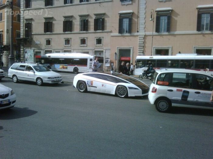 Supercar Taxi in Rome (20 pics)