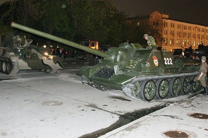 Tank Crash in Moscow (10 pics)
