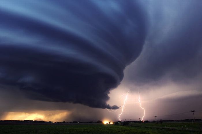 Tornadoes and Lightnings (16 pics)