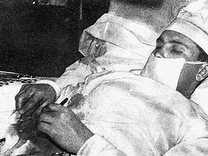 The Story of Dr Leonid Rogozov (4 pics)