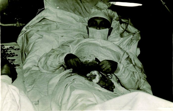 The Story of Dr Leonid Rogozov (4 pics)