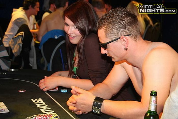 Strip Poker Tournament (32 pics)