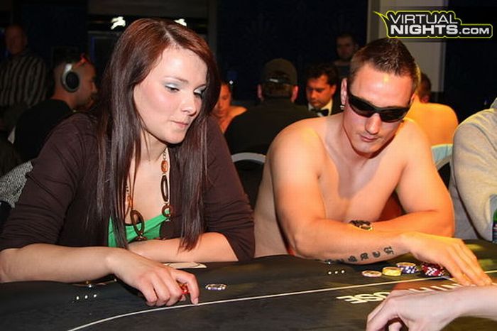 Strip Poker Tournament (32 pics)