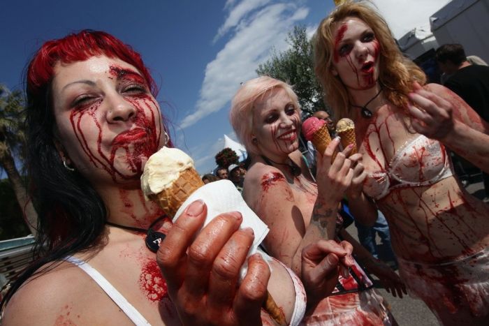 Zombie Women in Cannes (28 pics)