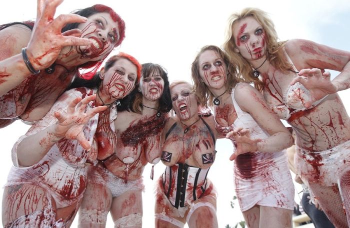 Zombie Women in Cannes (28 pics)