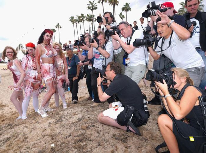 Zombie Women in Cannes (28 pics)