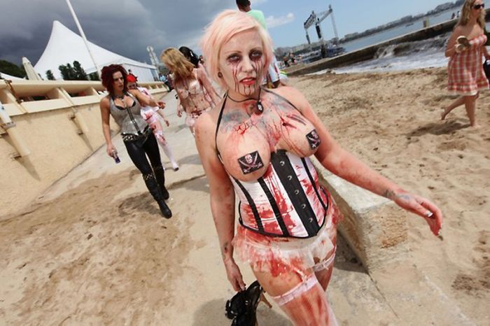 Zombie Women in Cannes (28 pics)