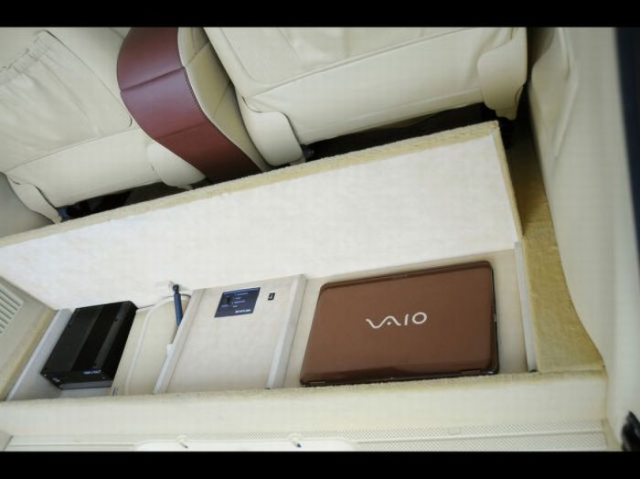 Brabus Mercedes-Benz Viano Lounge, A Van for a Rich Man (18 pics)