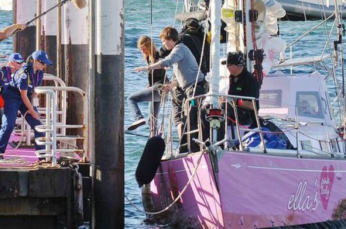 16-Year-Old Jessica Watson and Her Pink Boat (44 pics)