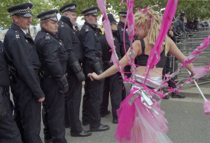 Protesters Worldwide (48 pics)