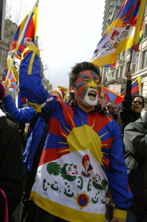 Protesters Worldwide (48 pics)