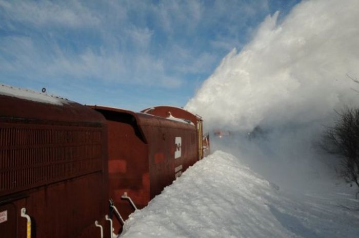 Snow Blower Train (27 pics)