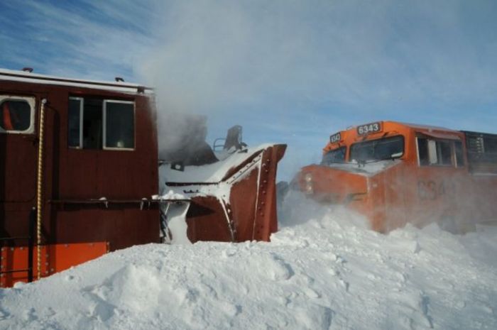 Snow Blower Train (27 pics)