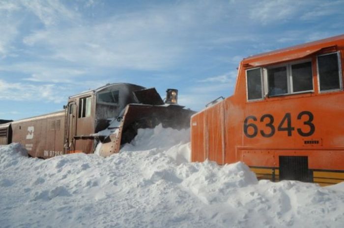 Snow Blower Train (27 pics)