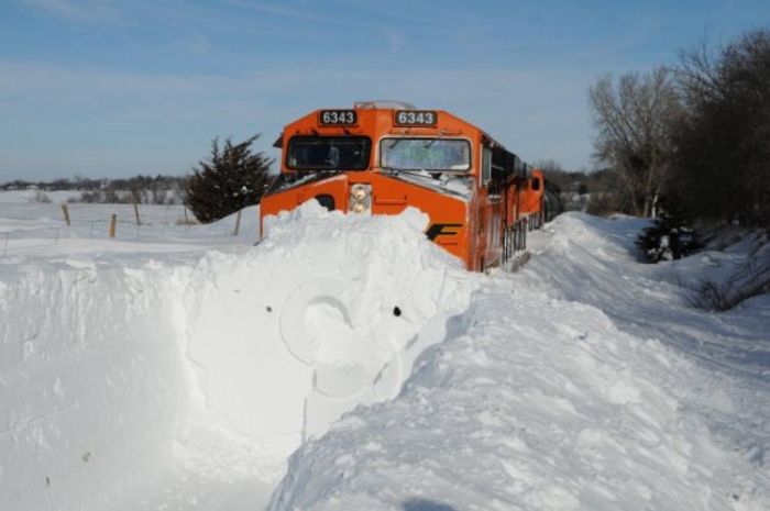 Snow Blower Train (27 pics)