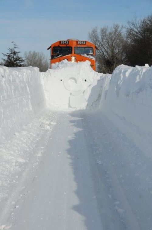 Snow Blower Train (27 pics)