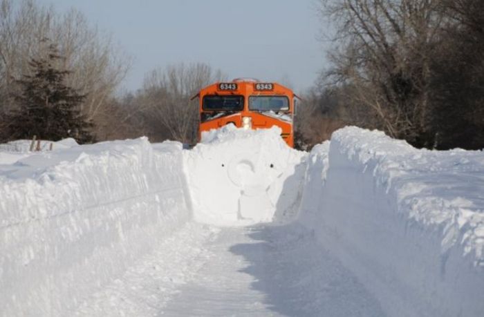 Snow Blower Train (27 pics)