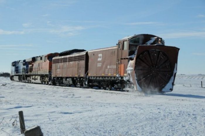 Snow Blower Train (27 pics)