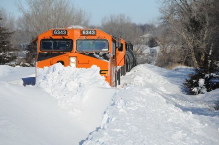 Snow Blower Train (27 pics)