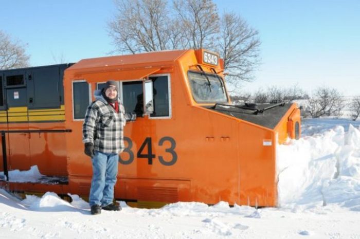 Snow Blower Train (27 pics)