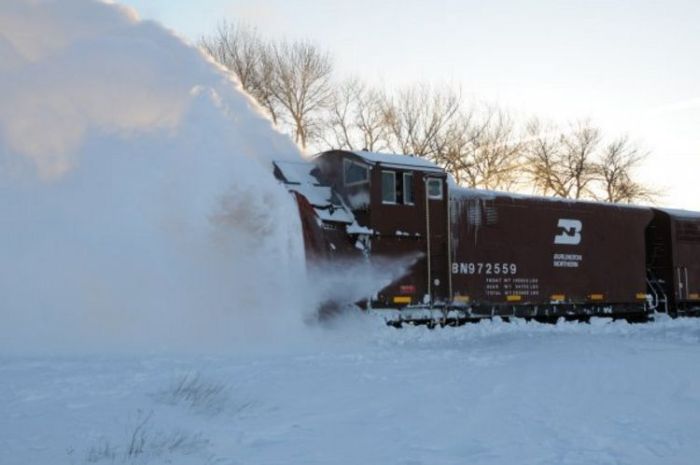 Snow Blower Train (27 pics)