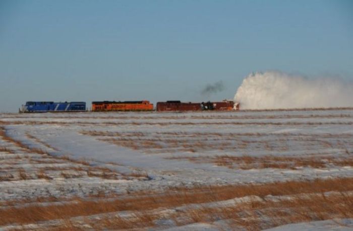 Snow Blower Train (27 pics)