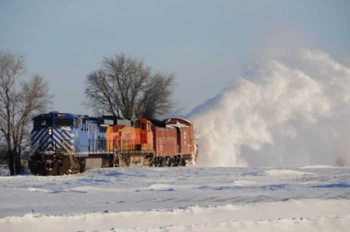 Snow Blower Train (27 pics)