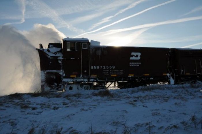 Snow Blower Train (27 pics)