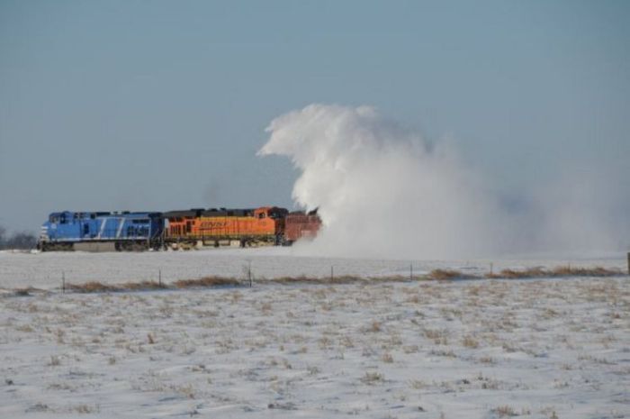 Snow Blower Train (27 pics)