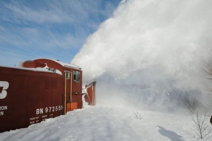 Snow Blower Train (27 pics)