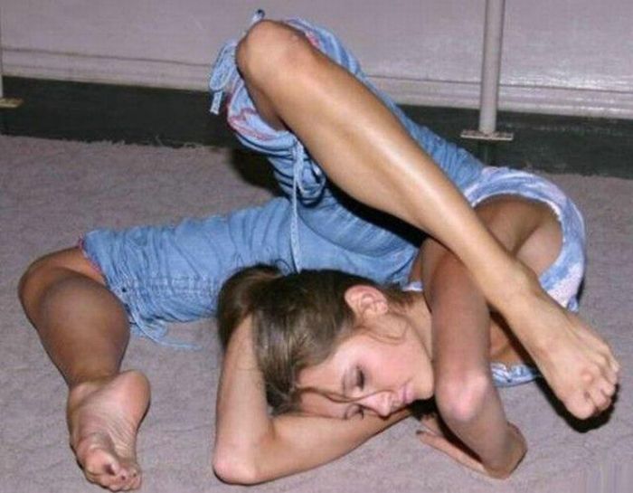Rubber Girls (53 pics)