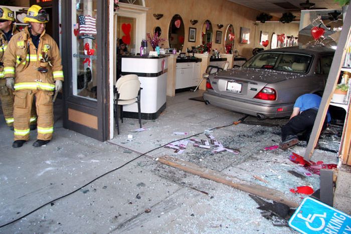 A Senior Citizen Destroys a Barbershop (7 pics)