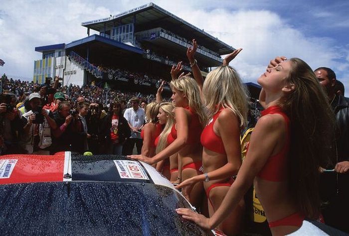 Beautiful Pit Girls of Formula One (59 pics)