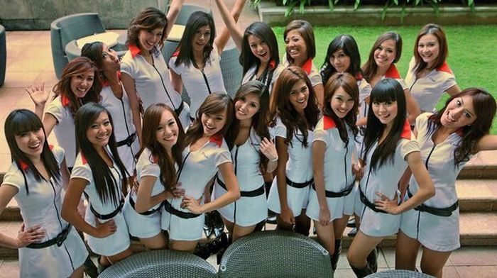 Beautiful Pit Girls of Formula One (59 pics)